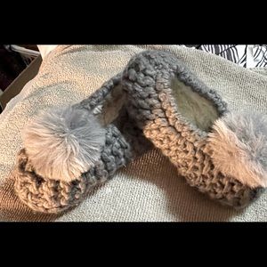 Brand new Lemon non skid slippers Super cushiony and very warm and comfy